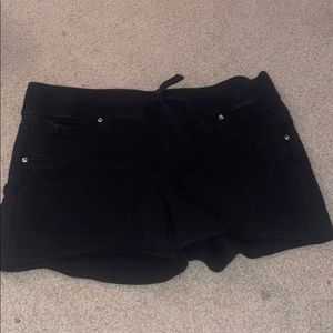 Black jegging shorts
